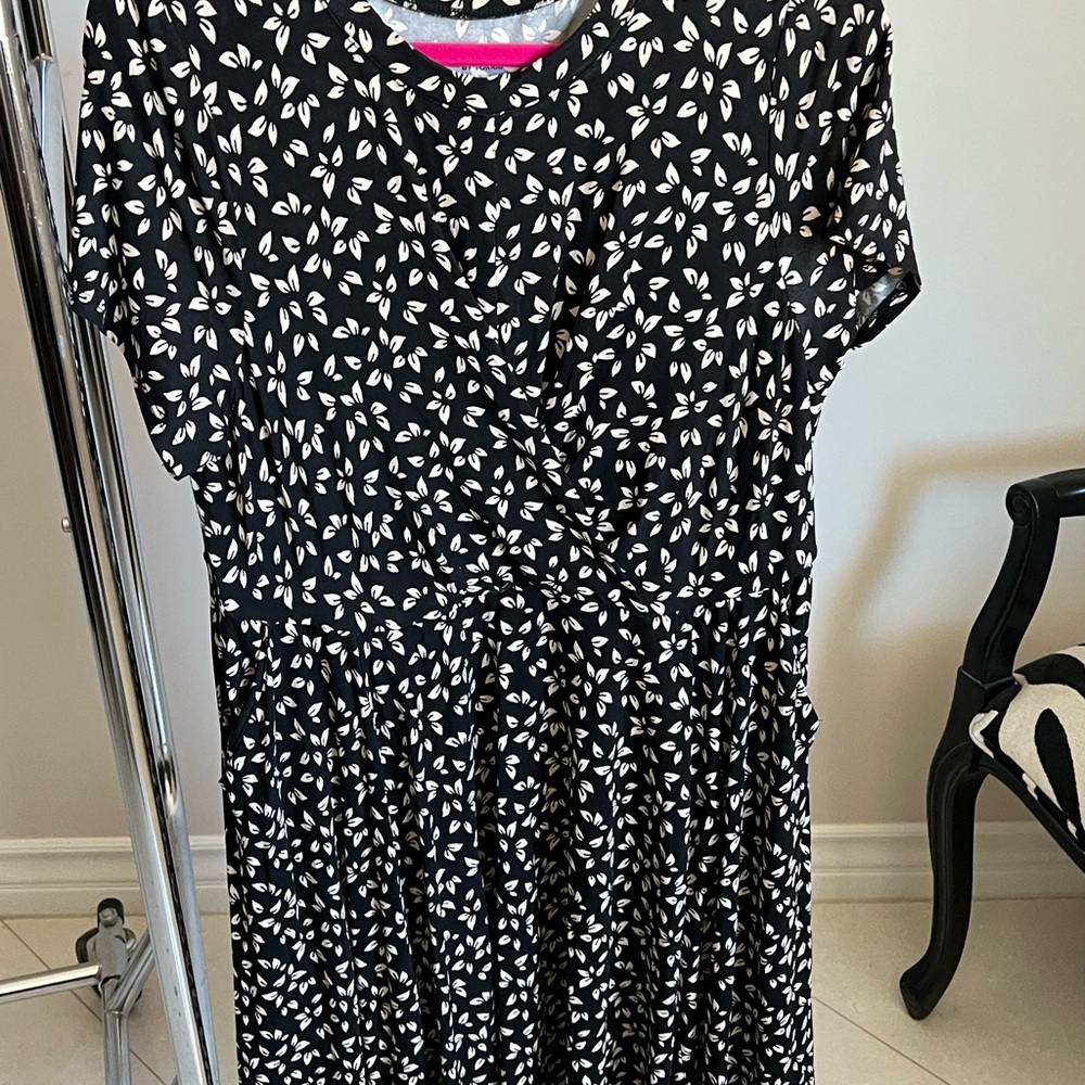 Torrid Black and White Leaf Print Dress Sz 18/20 2x NWT